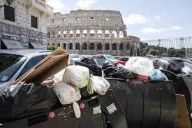 le strade di Roma piene di immondizia e liquami 7.jpg