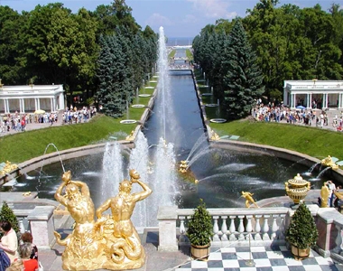 3.La Citt di Peterhof.jpg